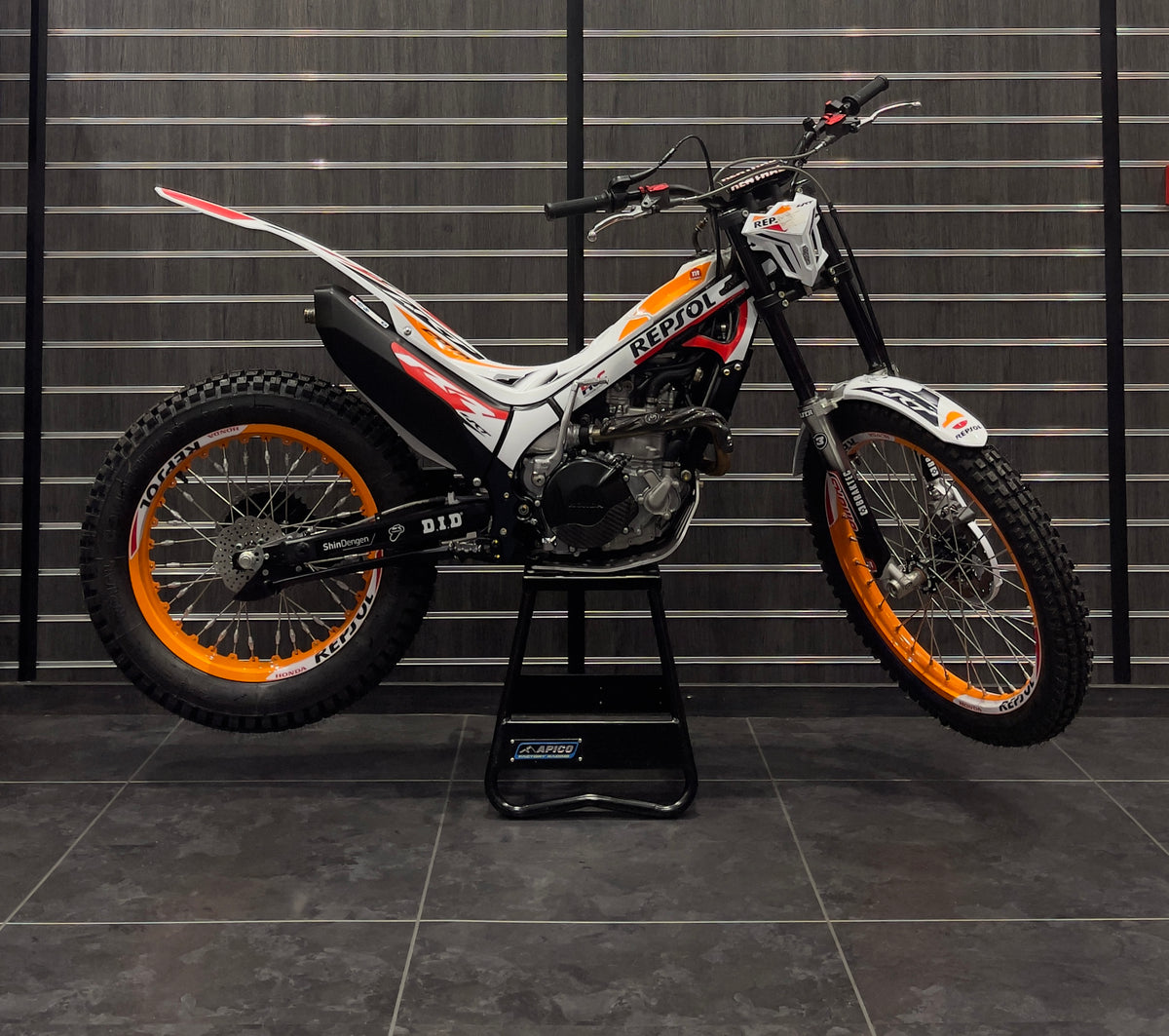 Montesa 250 trials online bike