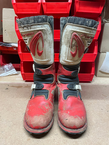 EX HIRE BOOTS Forma red/white 40 (009)